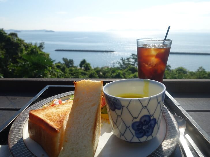 和カフェたらその朝食セットの写真