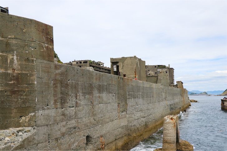 軍艦島の防波堤の写真