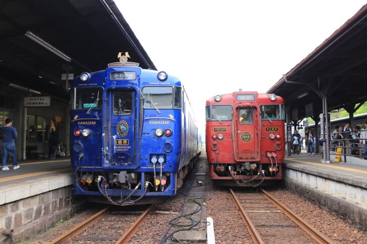 JR九州の観光列車「かわせみ・やませみ」の外観