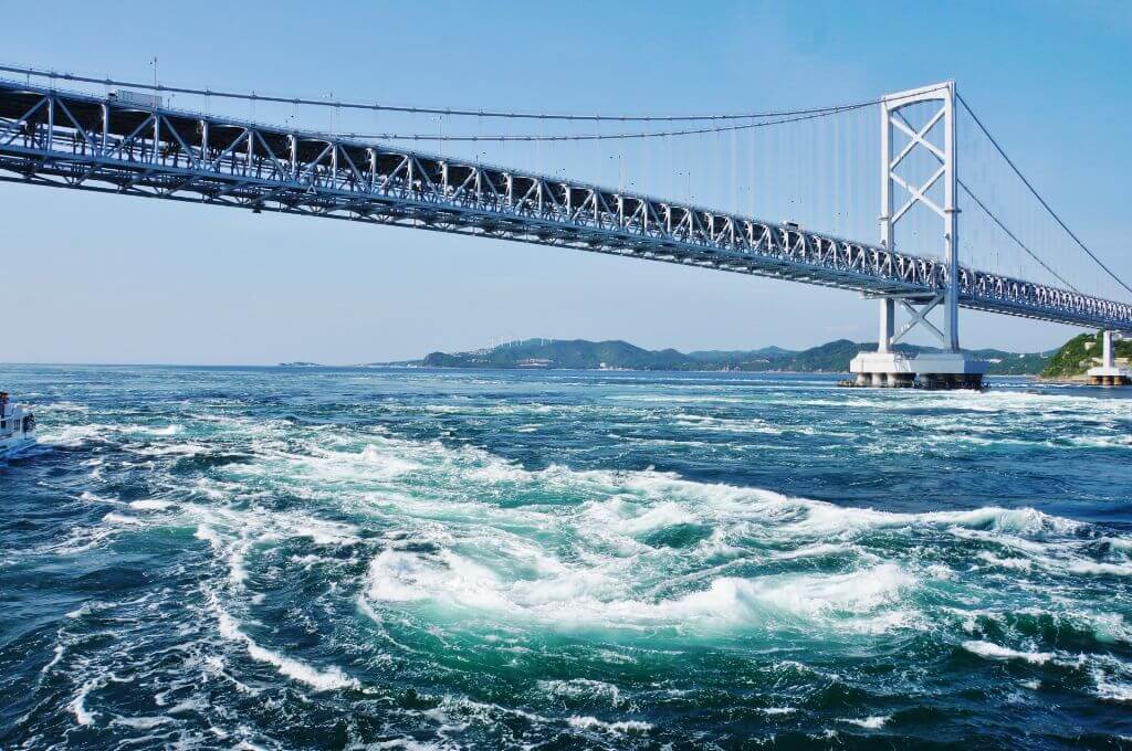 香川徳島県にある鳴門海峡とうず潮の写真