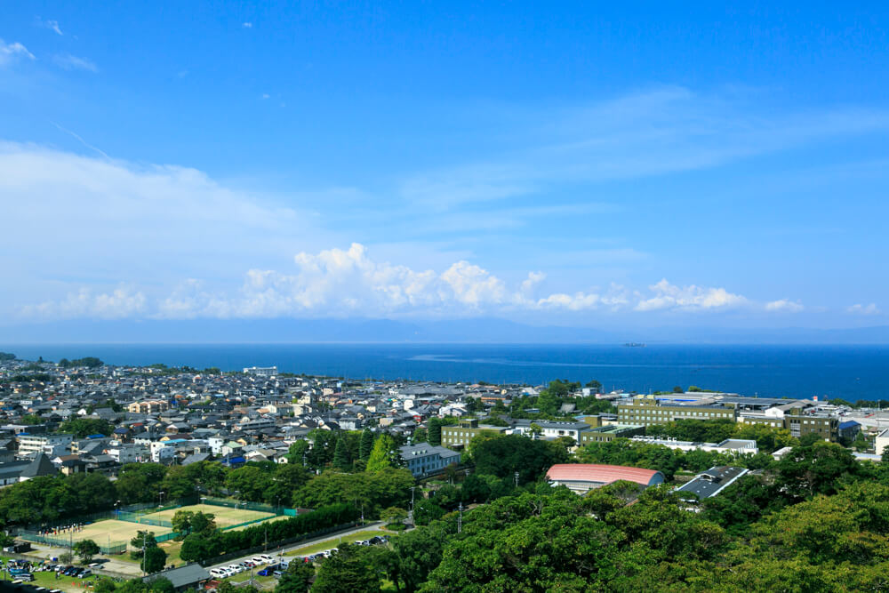 彦根城の天守閣からの眺めを撮影した写真