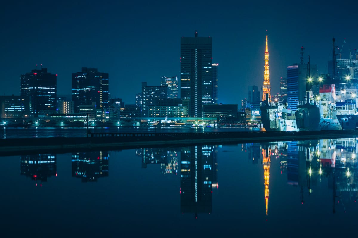 晴海ふ頭から眺める夜景・東京タワーの写真