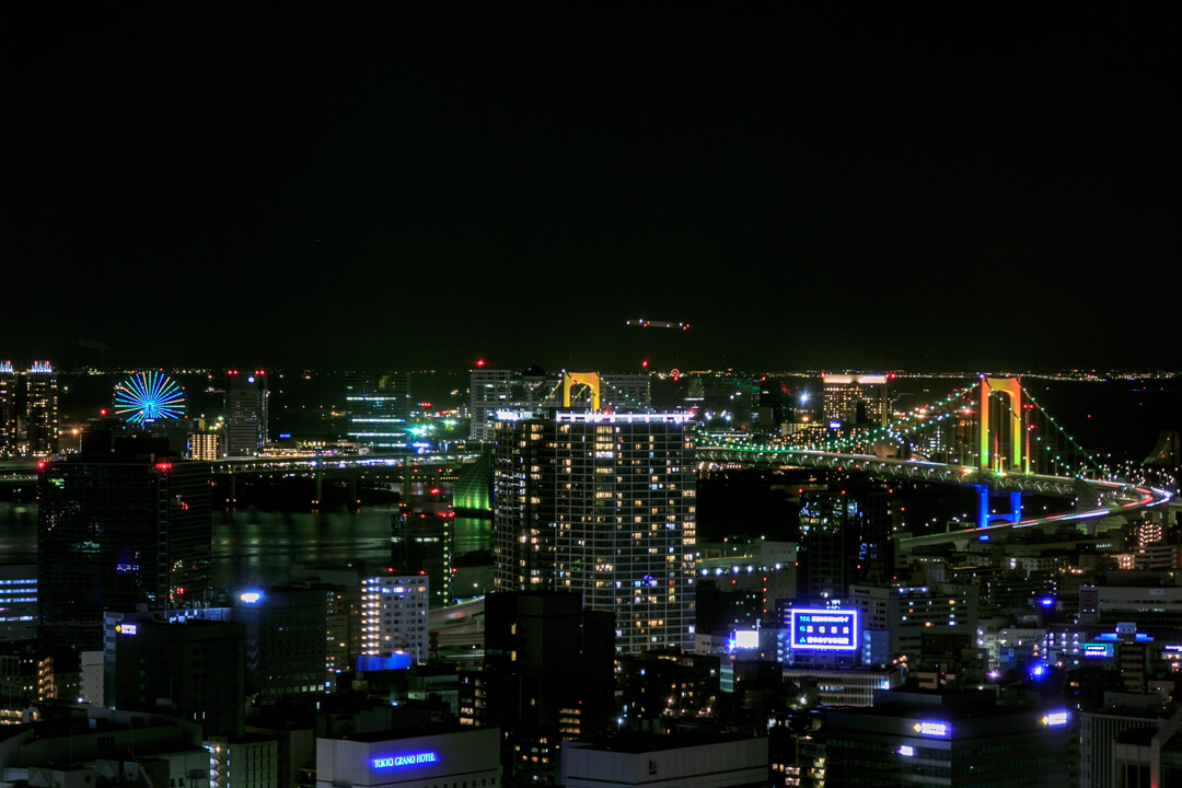 東京タワー展望台から撮影したレインボーブリッジ