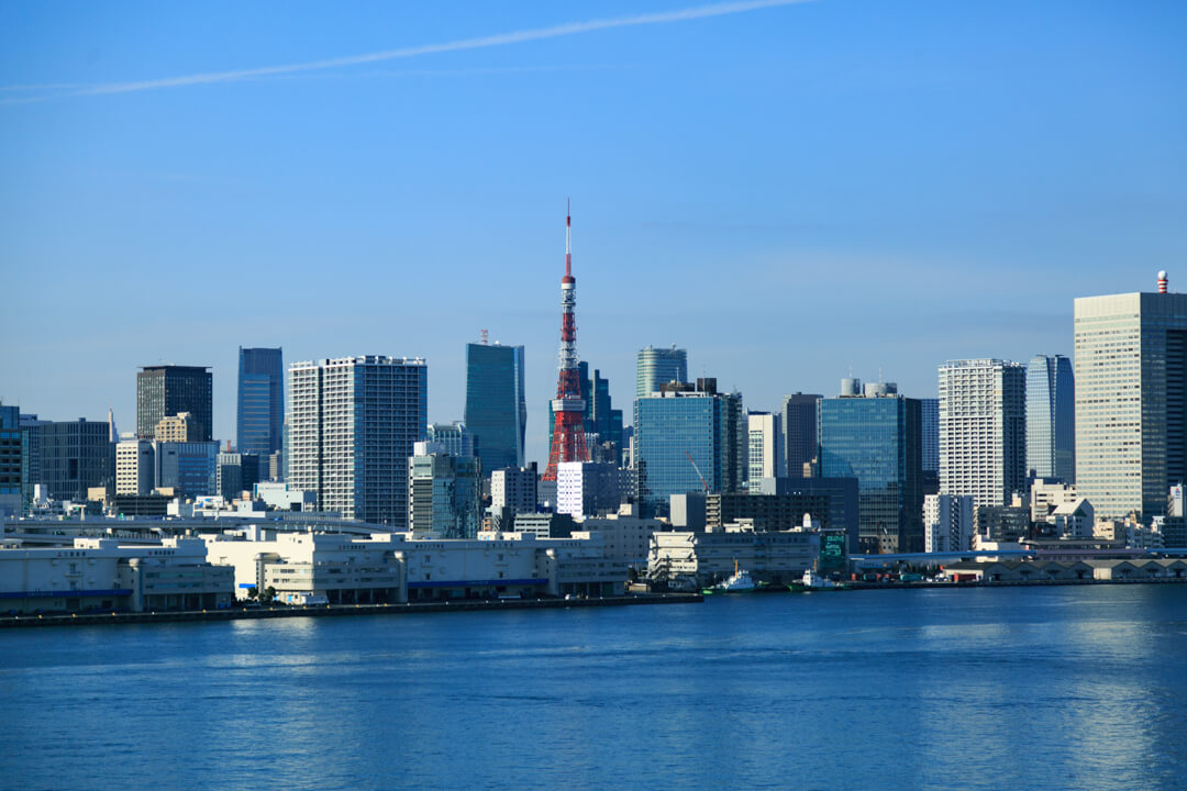 レインボーブリッジ遊歩道のノースルートから撮影した東京タワーの写真
