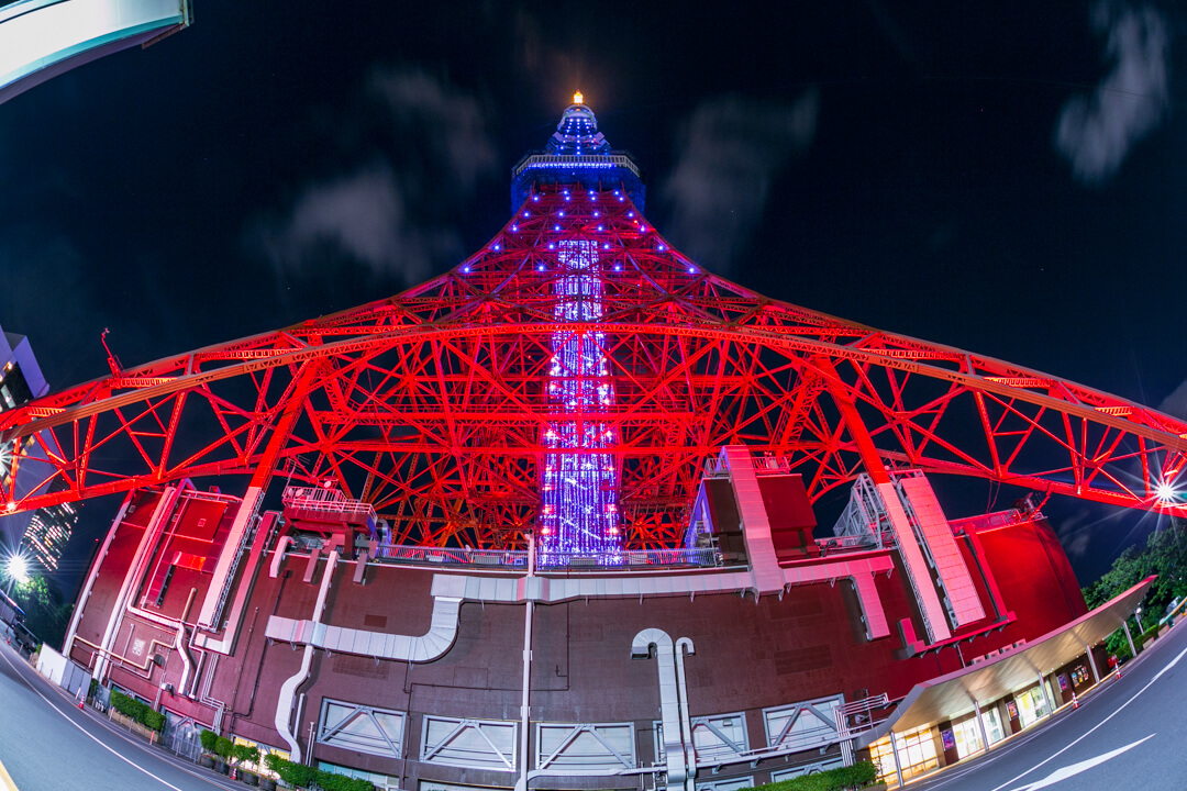 魚眼レンズで撮影した東京タワーの夜景