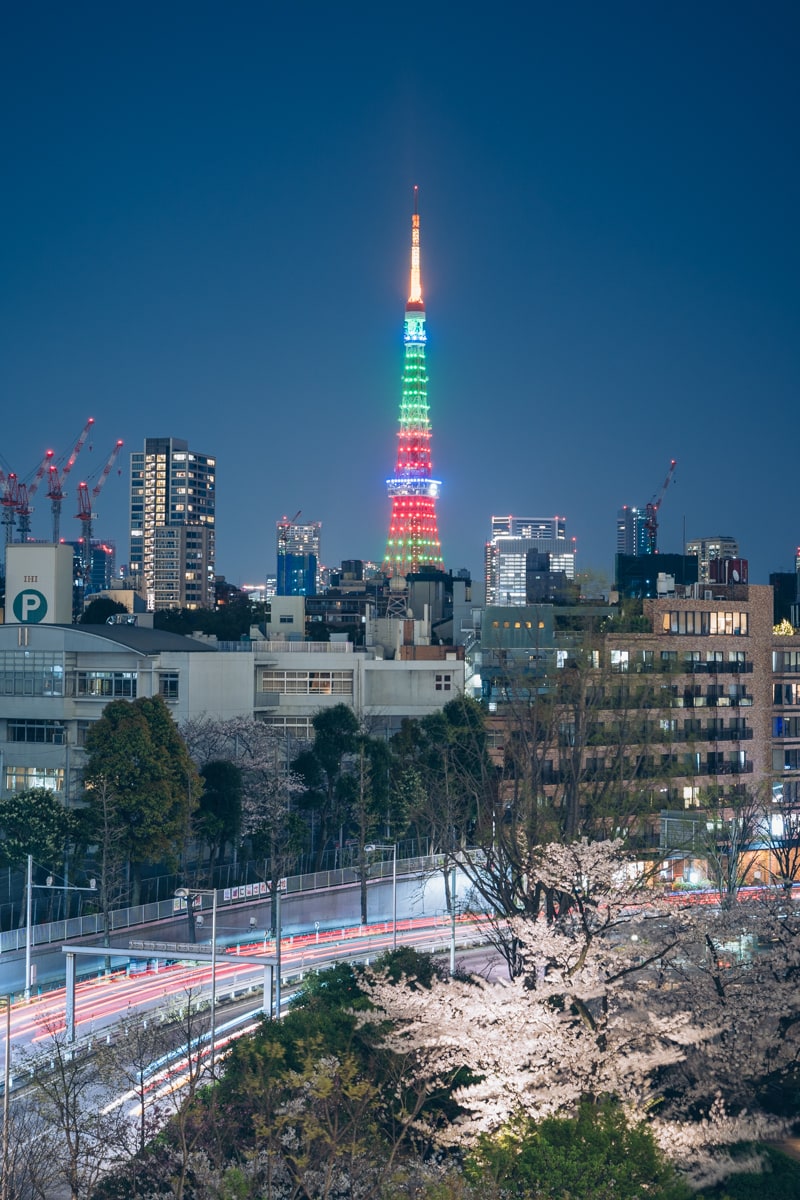 六本木ヒルズプラザ66から撮影した東京タワーの写真