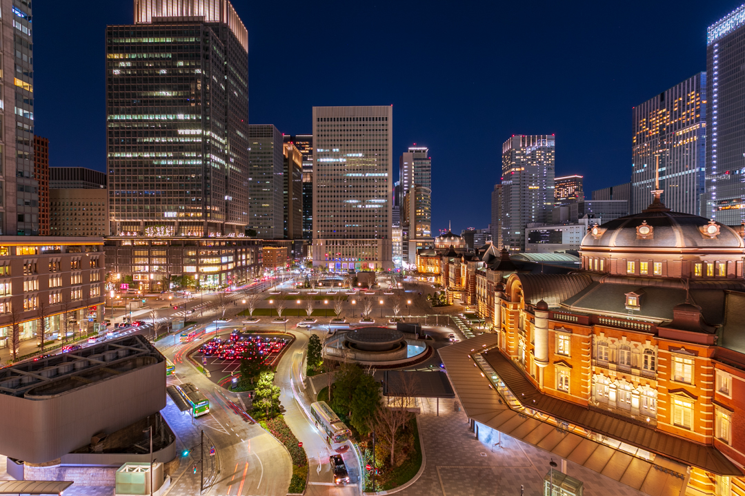 休日に撮影した東京駅のビル夜景