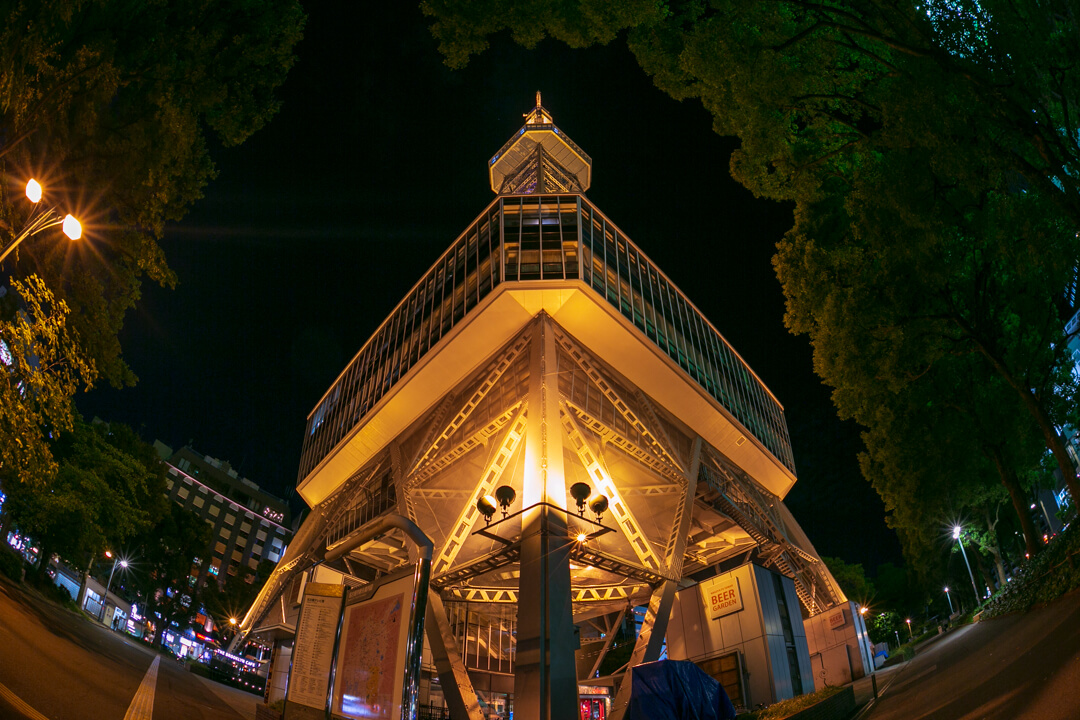 魚眼レンズで撮影した名古屋テレビ塔の写真