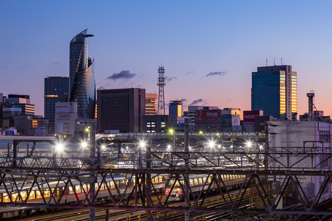 向野橋から撮影した夜明けの名古屋駅の景色