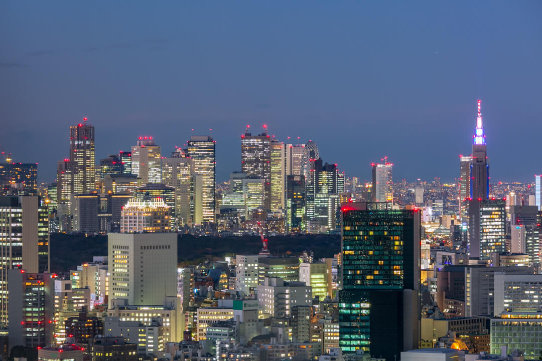 恵比寿ガーデンプレイス展望台・スカイラウンジから撮影した新宿駅高層ビル群の夜景