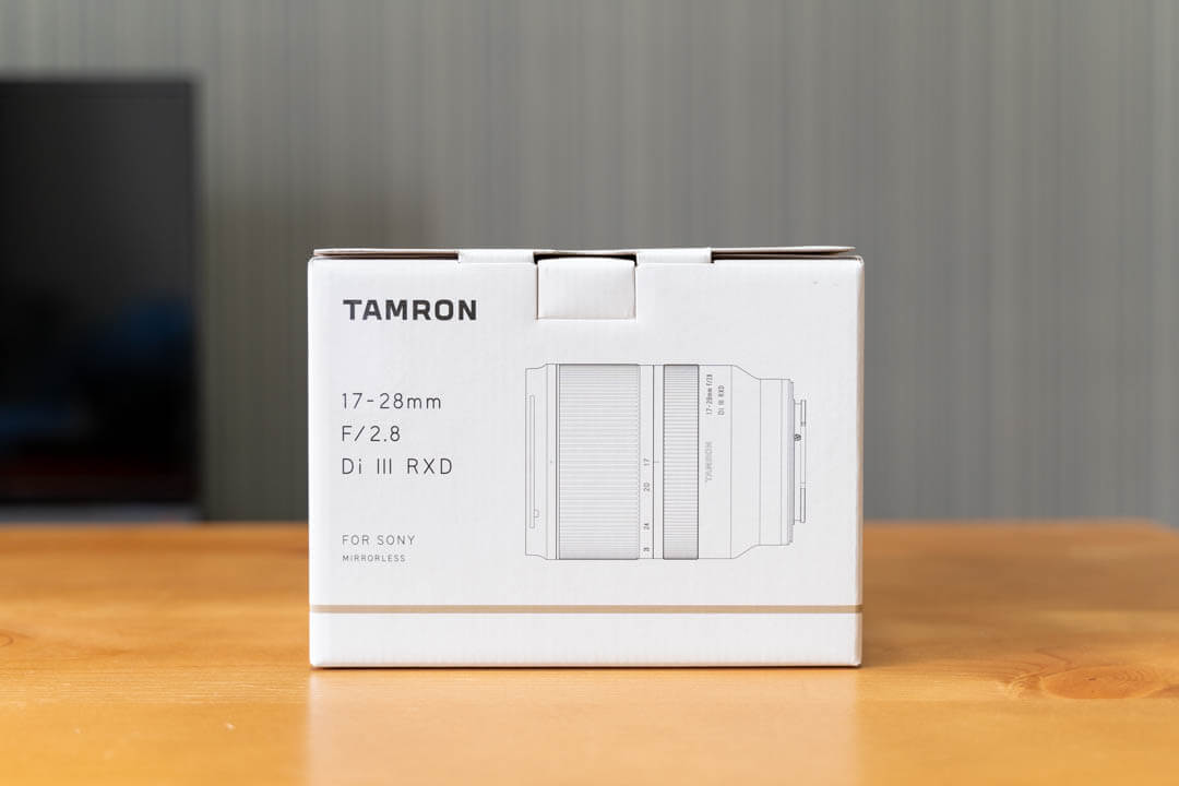 タムロン 17-28mm F2.8 Di III RXD A046のパッケージ（化粧箱）