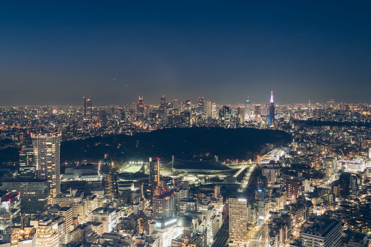 渋谷スクランブルスクエア展望台・渋谷スカイから撮影する新宿方面の夜景