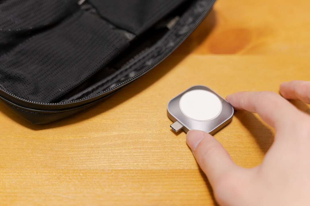 Satechi USB-C Apple Watch 充電ドックとガジェットポーチ