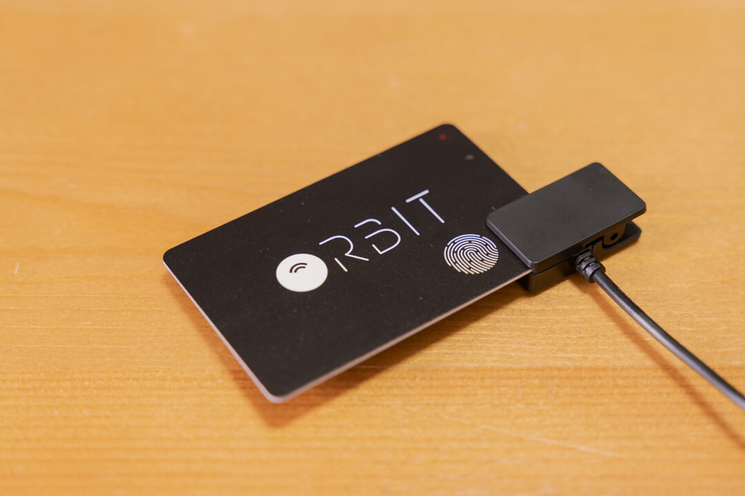 FINDORBIT Orbit Cardは充電式のカード型紛失防止タグ