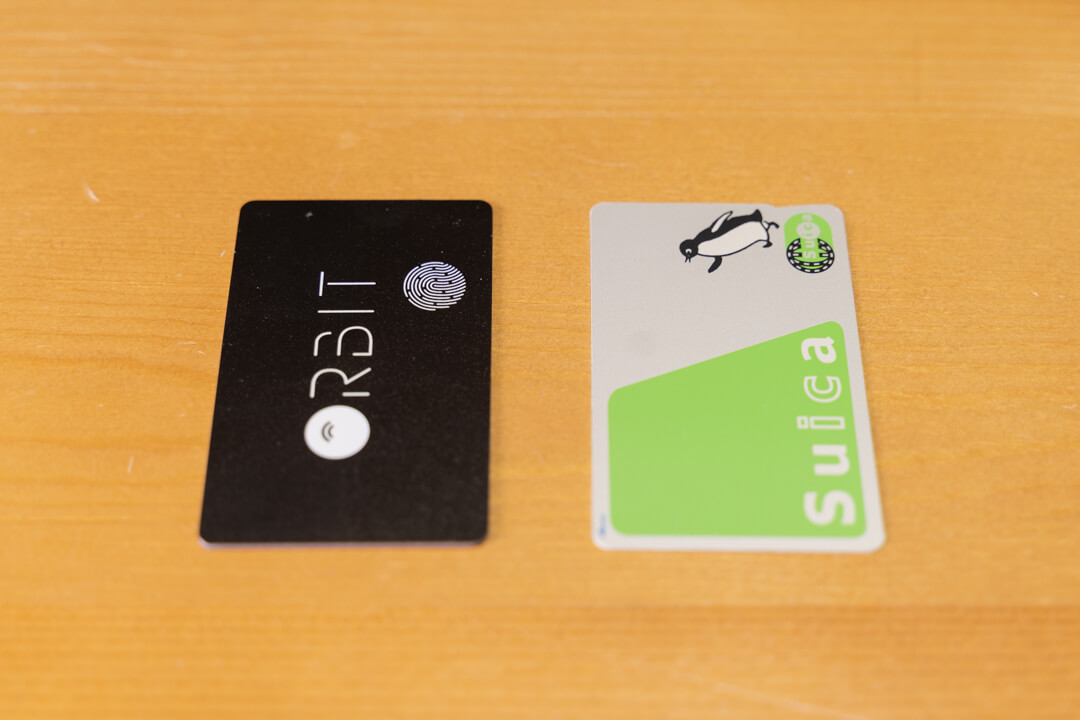 FINDORBIT Orbit Cardの大きさをクレジットカードと比較