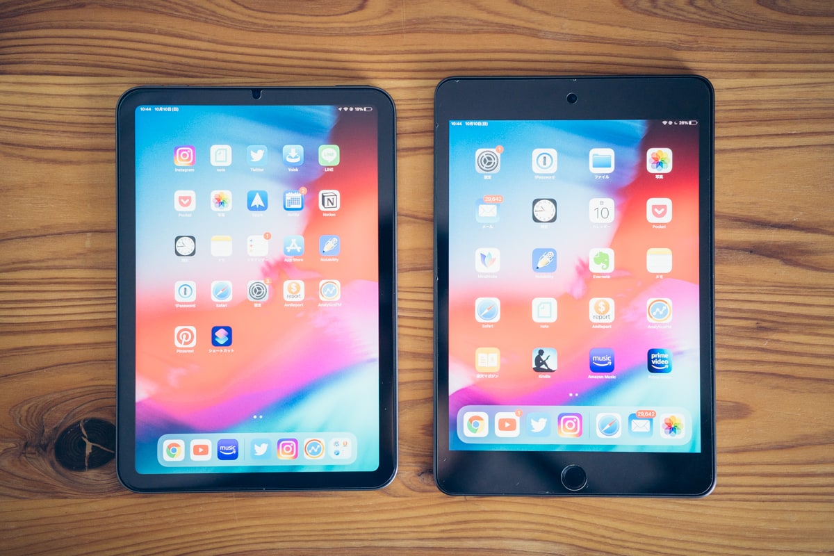 iPad mini 5とiPad mini 6のディスプレイサイズを比較する写真