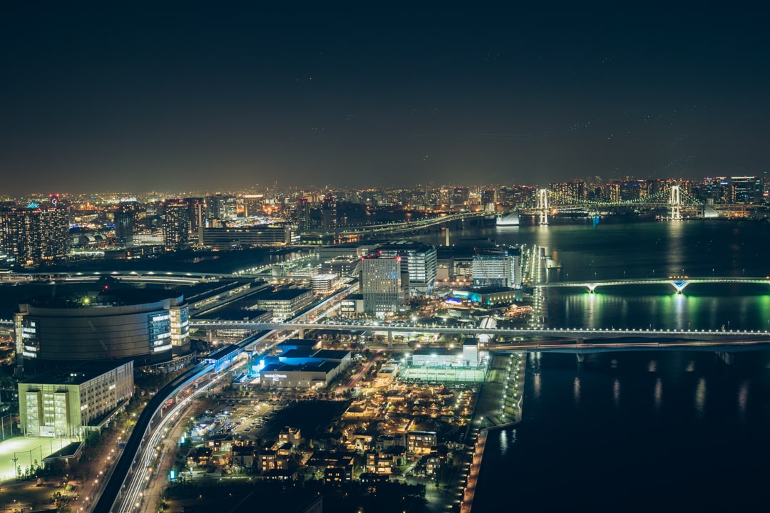 三井ガーデンホテル豊洲ベイサイドクロスから撮影した晴海エリアの夜景