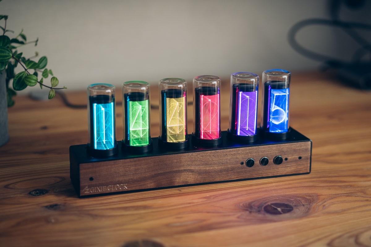 虹色に光るgixie clock
