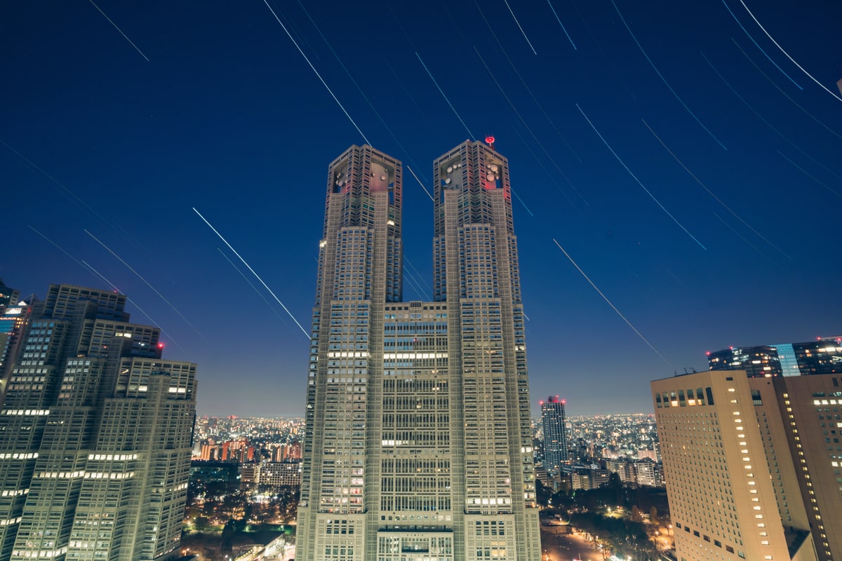 京王プラザホテルの客室から撮影した星景写真