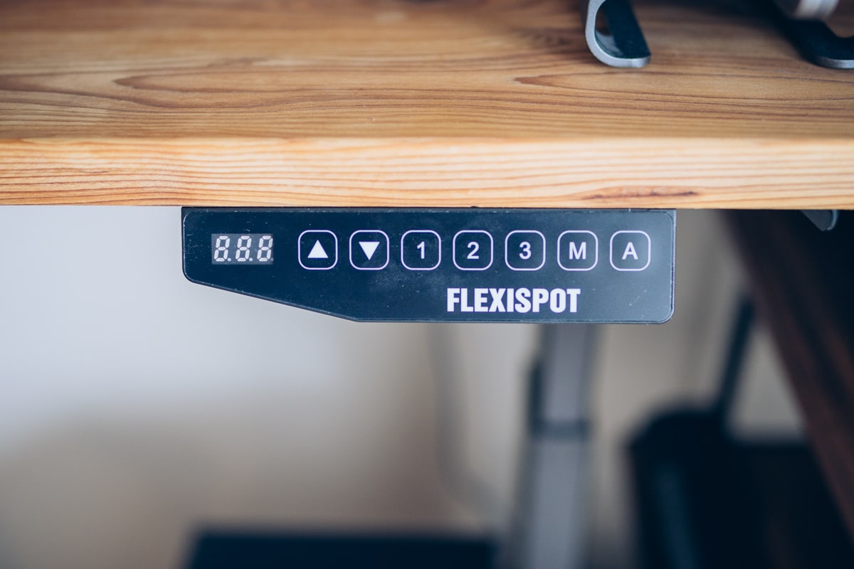 Flexispotのコントローラーの写真