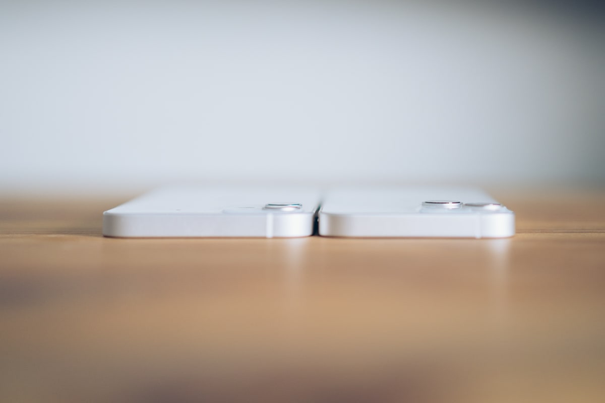 iPhone13シリーズはiPhone12シリーズのレンズの出っ張りを比較した写真