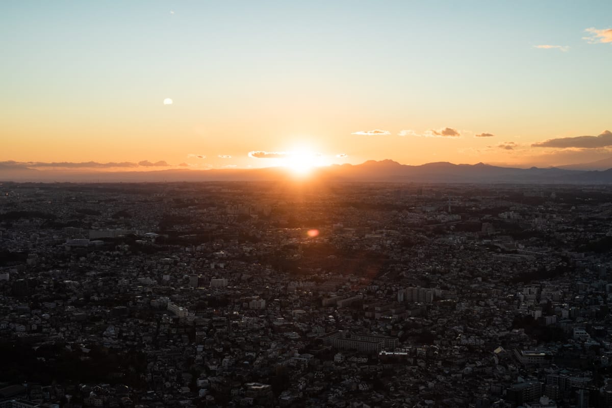 横浜ランドマークタワーから撮影した夕日